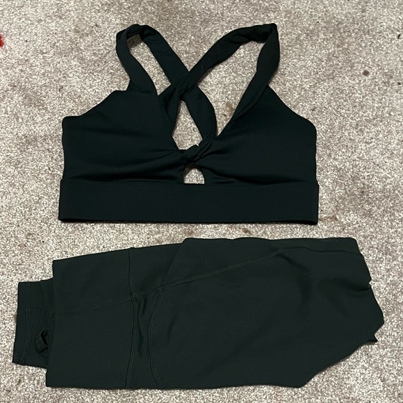 Matching Fabletics workout set - Picture 2 of 3